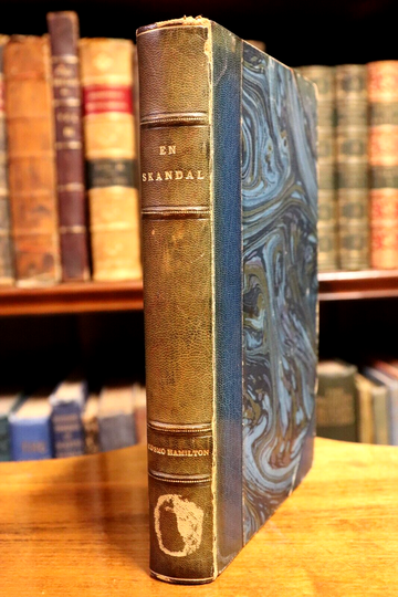 1919 En Skandal by Cosmo Hamilton Antique Swedish Literature Book
