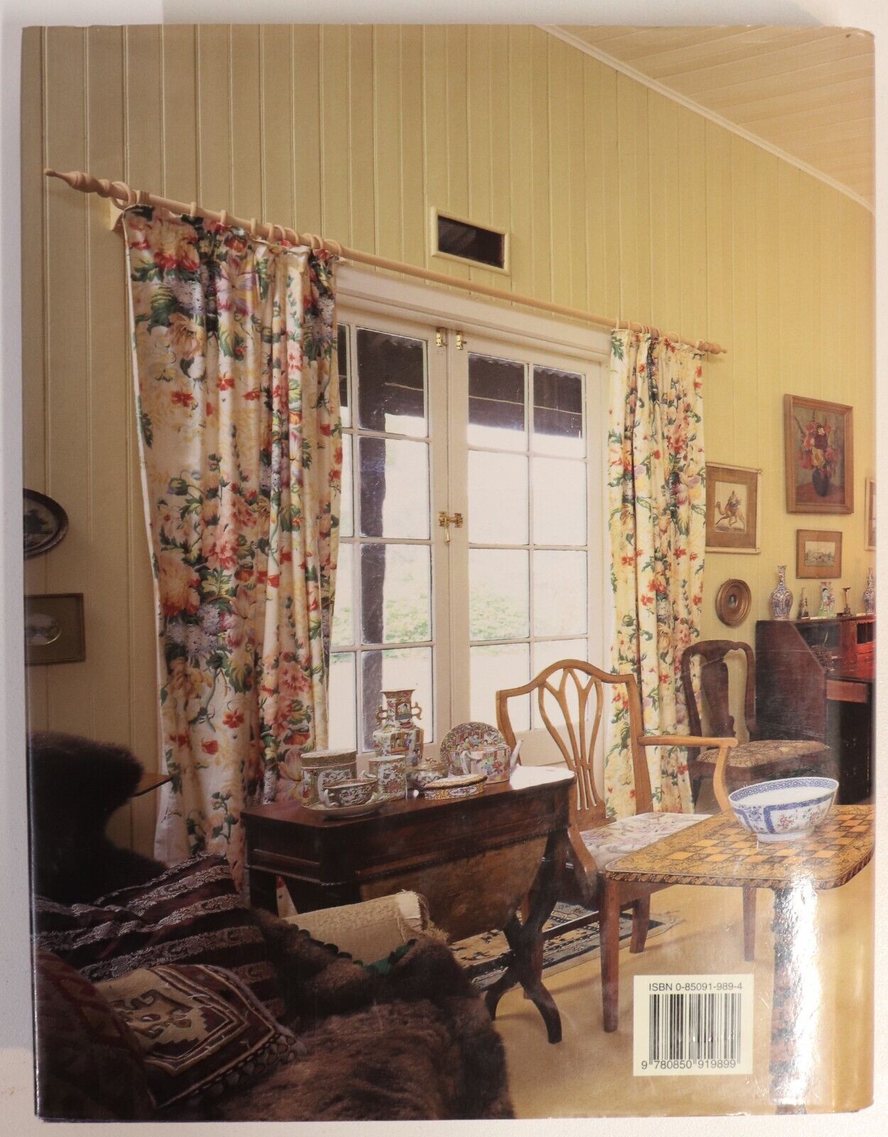 1999 The Australian Room: Antiques & Collectibles Australian History Book