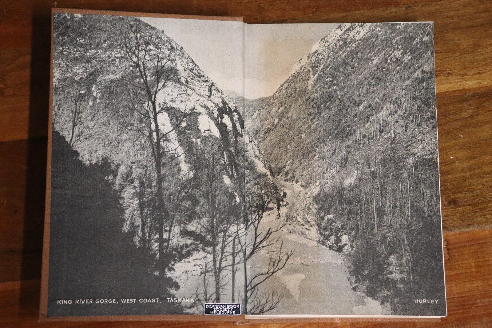 1950 Isle Of Mountains by Chartles Barrett Australian History Book - Tasmania