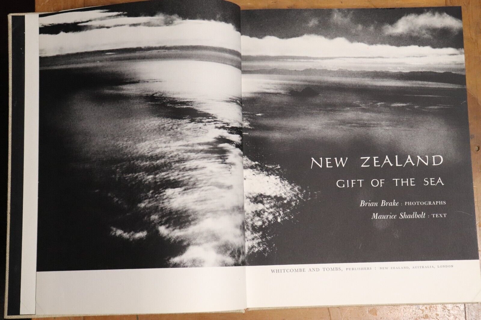 1964 New Zealand: Gift Of The Sea by B. Brake Vintage Photo History Book - 0