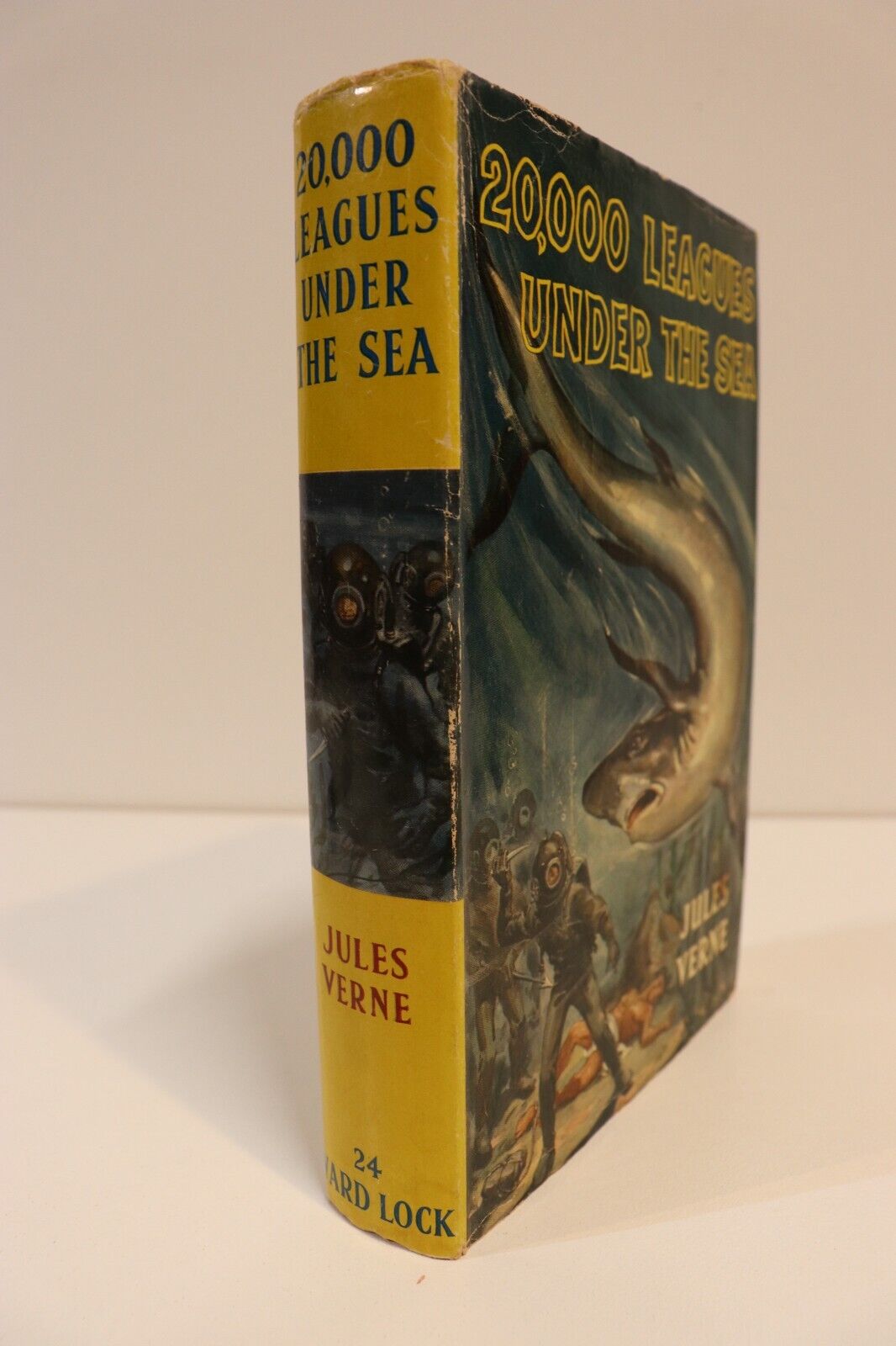 Twenty Thousand Leagues Under The Sea by Jules Verne - 1964 - Literature Book