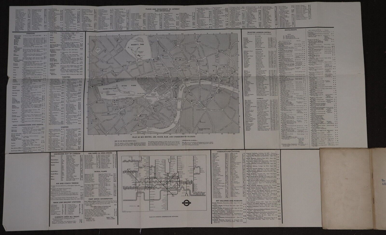 The ES&A Bank: Chichester's Picture Map of London - 1955 - Vintage Map