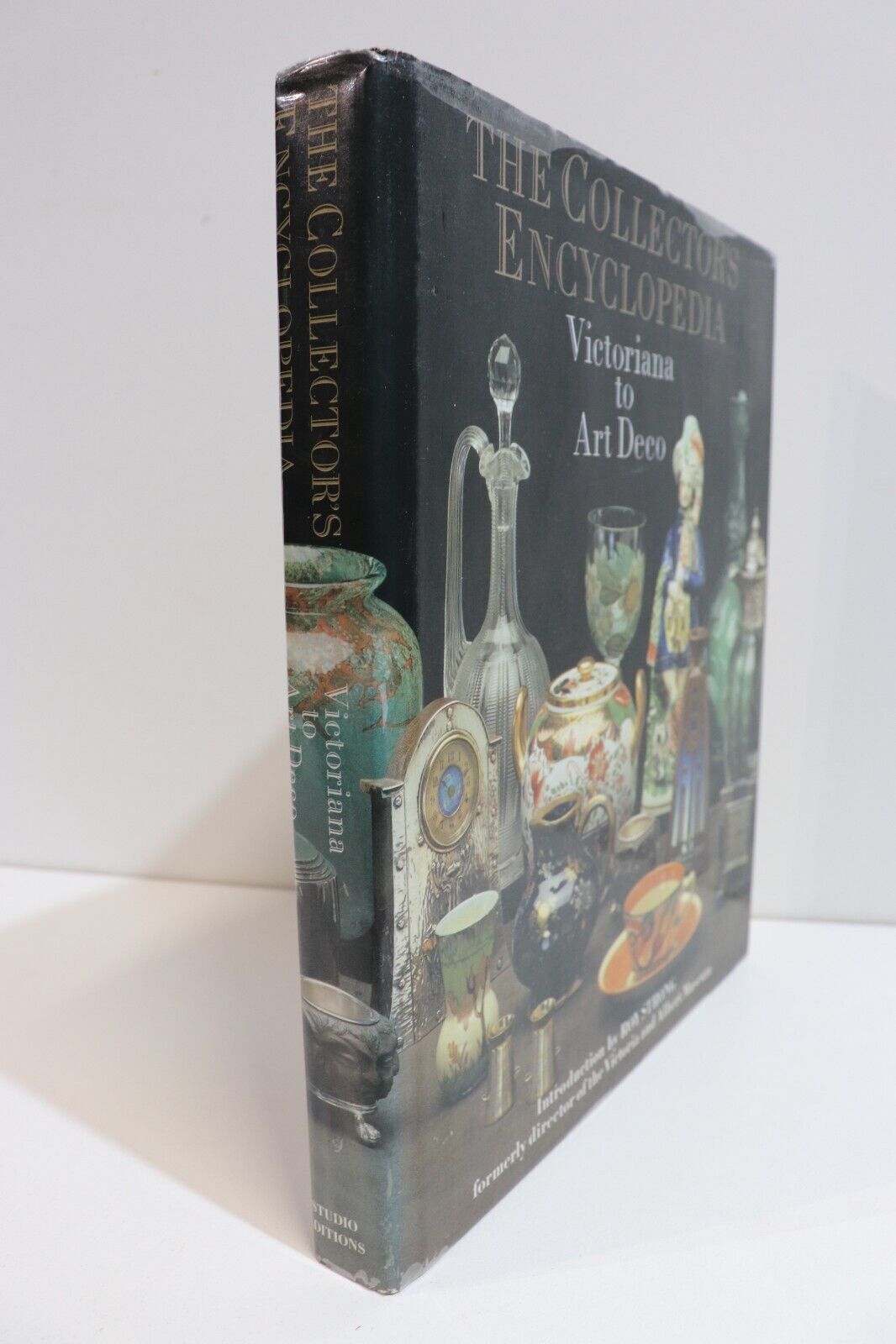 The Collectors Encyclopedia - 1990 - Antique & Collectible Reference Book