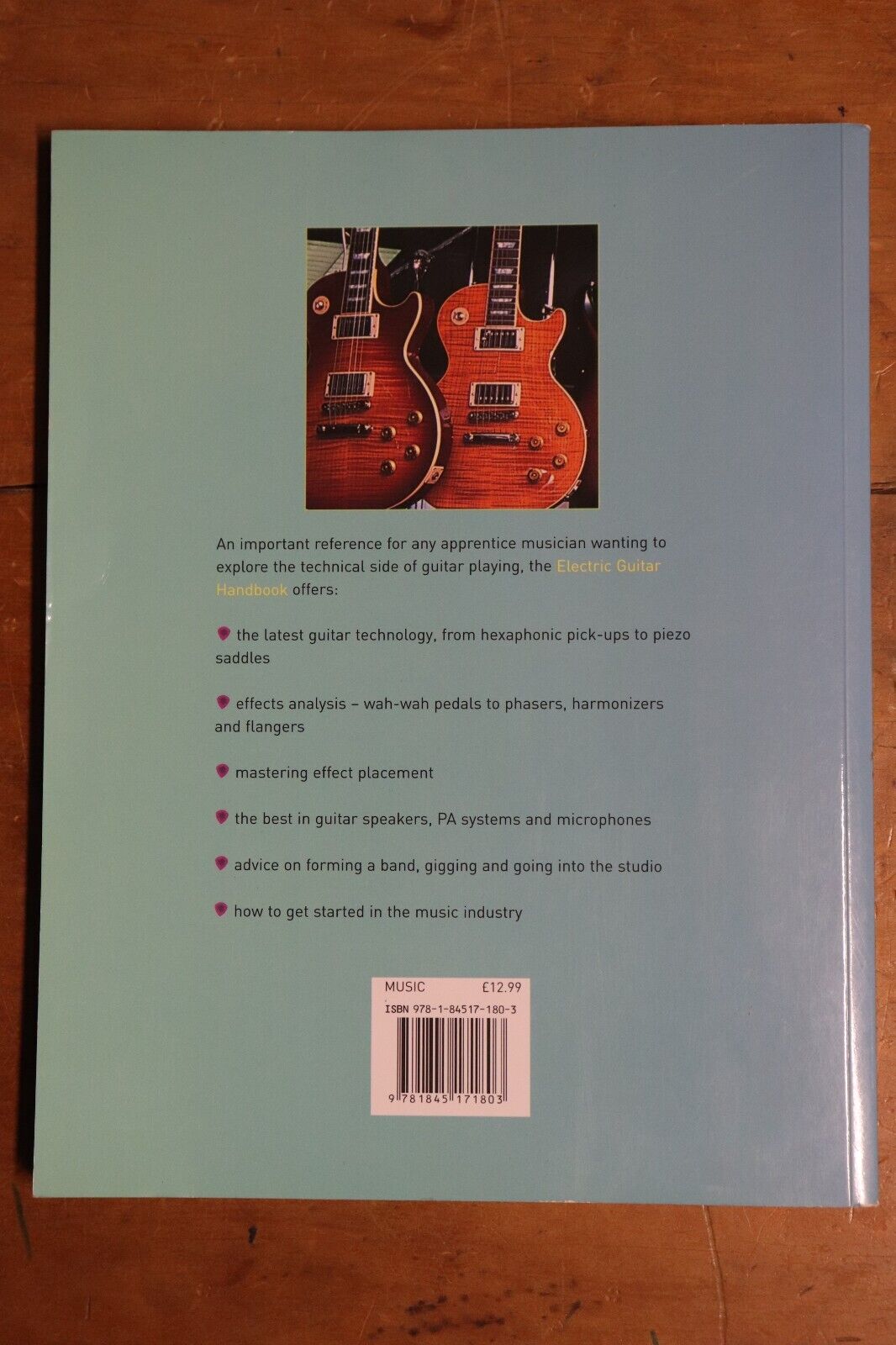 Electric Guitar Handbookby Alan Ratcliffe - 2007
