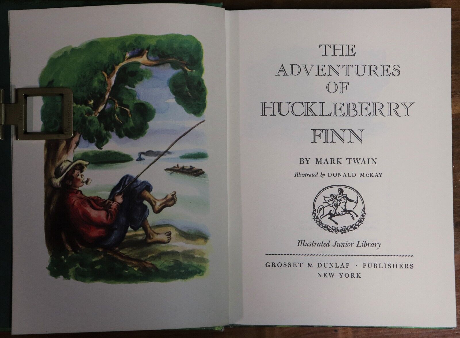 The Adventures Of Huckleberry Finn - 1982 - Classic Literature Book