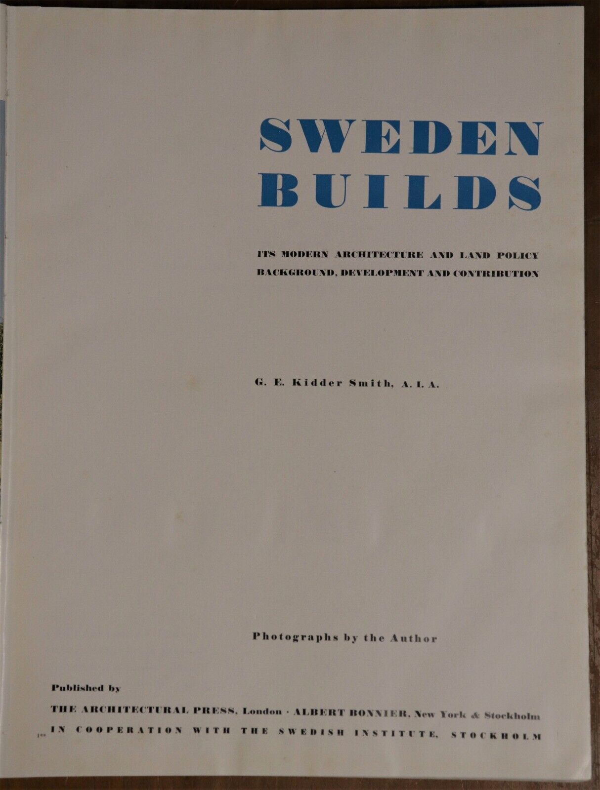 Sweden Builds: Modern Architecture & Land Policy - 1950 - Architecture Book - 0
