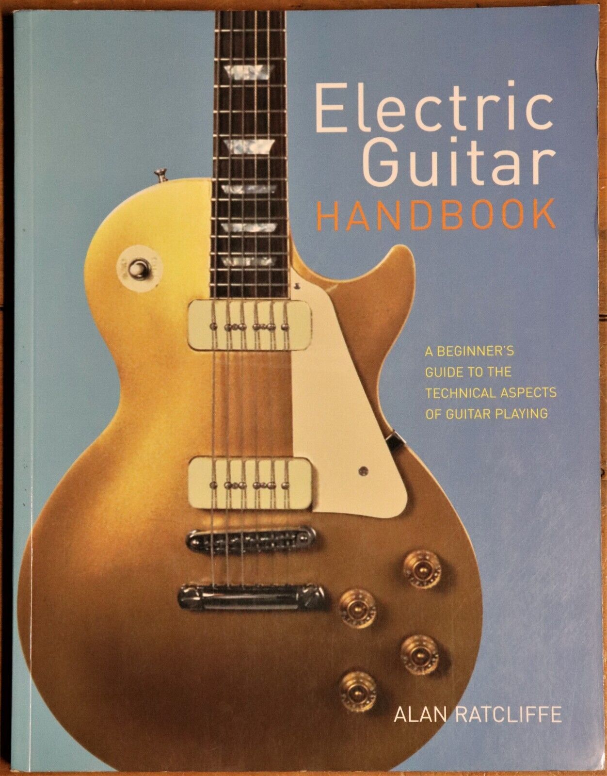 Electric Guitar Handbookby Alan Ratcliffe - 2007