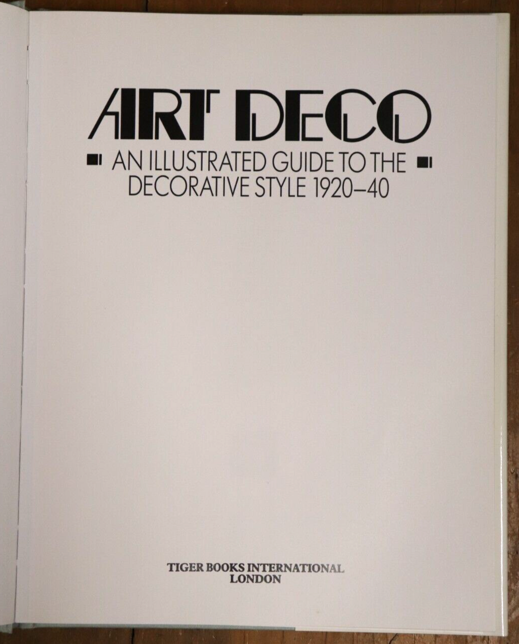 Art Deco: An Illustrated Guide to the Decorative Style - 1990 1st Edition - 0