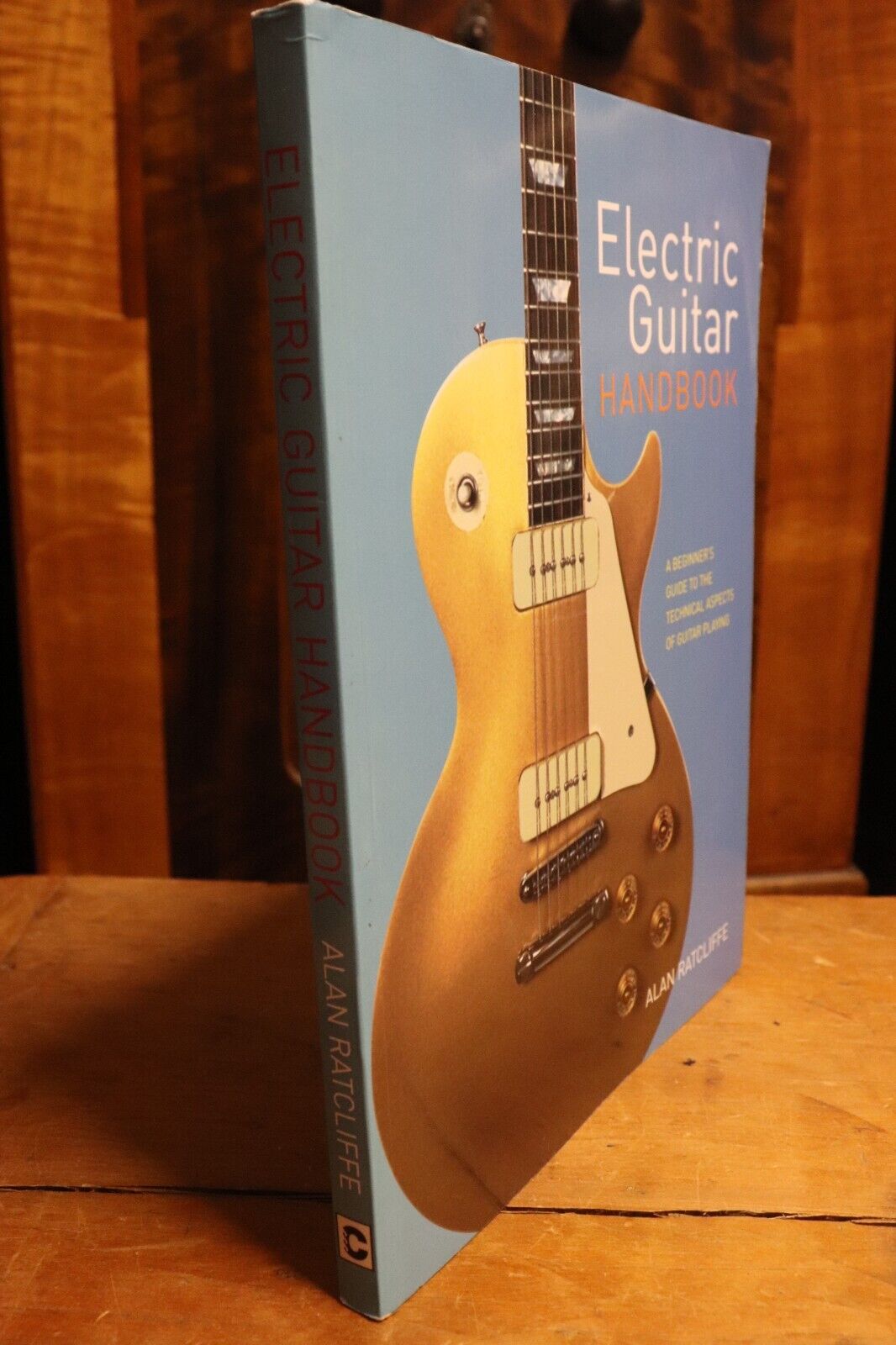 Electric Guitar Handbookby Alan Ratcliffe - 2007 - 0